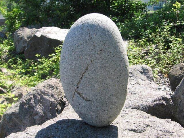 Каменно яйце