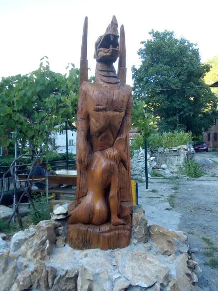 Змей - село Пирин Гоцеделчевско