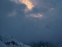 Peak_of_Khan_Tengri_at_sunset